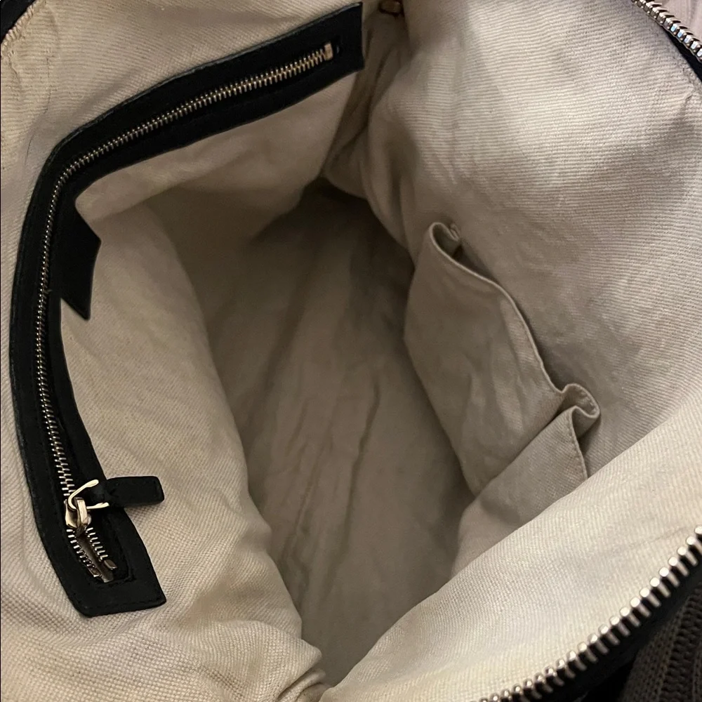 Gucci Black Textured Leather Shoulder Bag - Picture 5 of 11